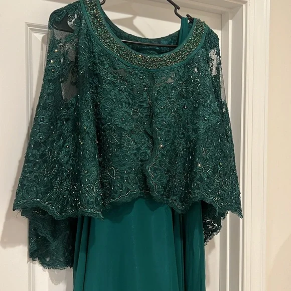 green emerald velvet dress 1980s Vintage Dress by Oscar de la Renta for Saks Fifth Avenue in Emerald  Green Silk